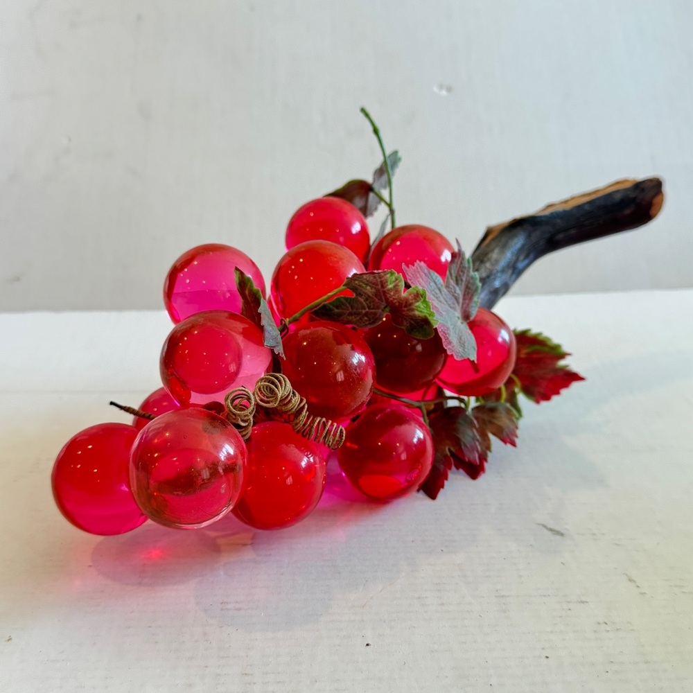 Vintage 14” Mid Century Modern Decorative Lucite Grape Cluster Magenta Pink - Picture 16 of 17